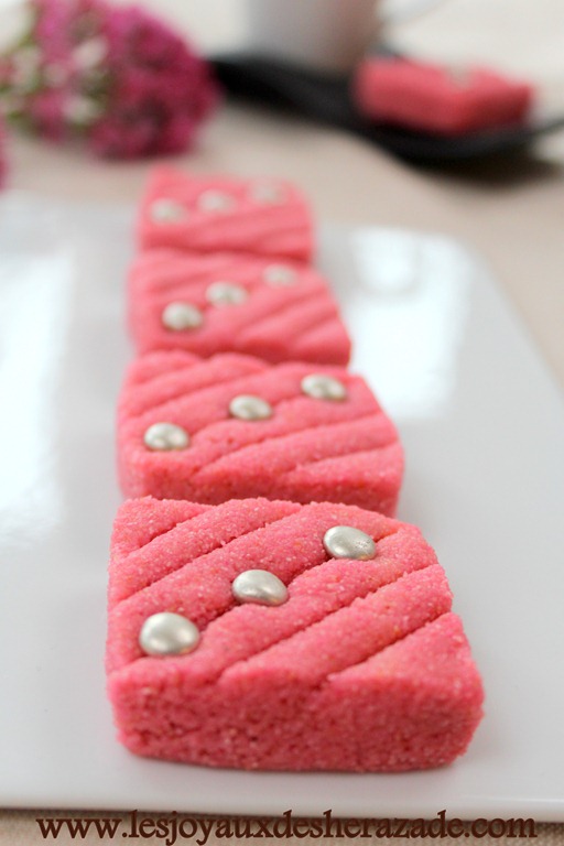 Gâteau algérien facile https://www.lesjoyauxdesherazade.com/wp-content/uploads/2012/01/gateau-algerien-facile_23.jpg