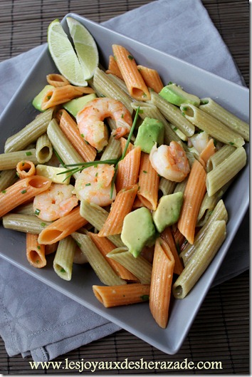 salade d'avocat au pâte et crevette