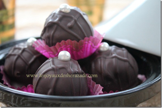 chocolat noir, pate d'amande