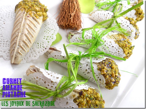 Cornets aux amandes et pistaches, gâteaux algériens