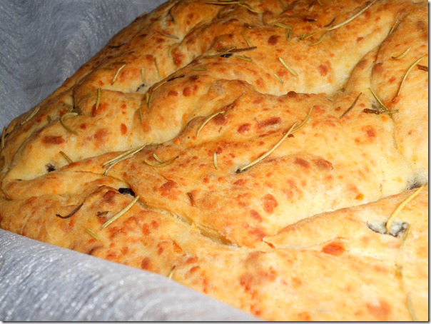 Pain italien - fougasse aux olives -
