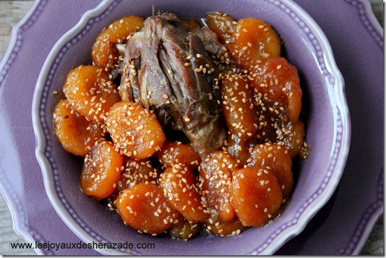 tajine d'agneau , abricots