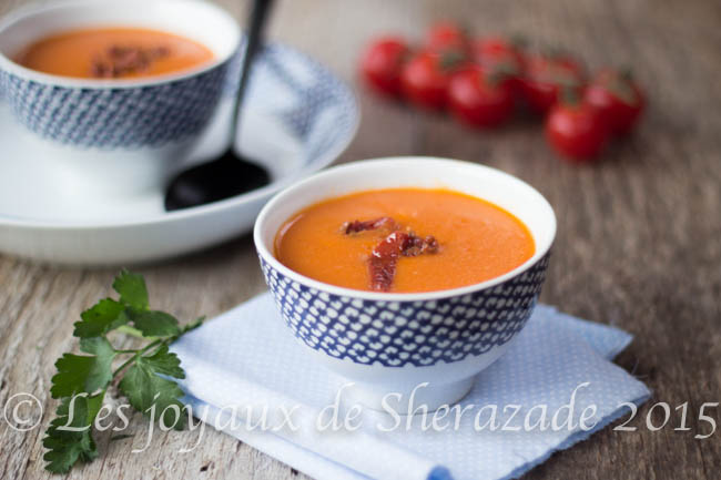 Soupe de tomates au basilic