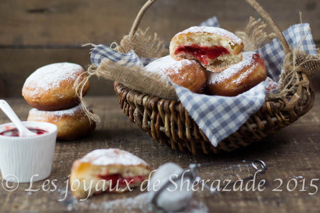 Beignets à la confiture de fraise