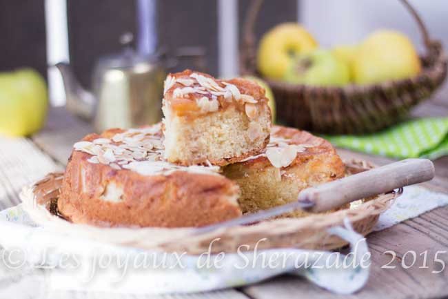 Gâteau au yaourt et aux pommes caramélisées