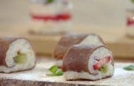 Maki et sushi au riz sucré et fruits