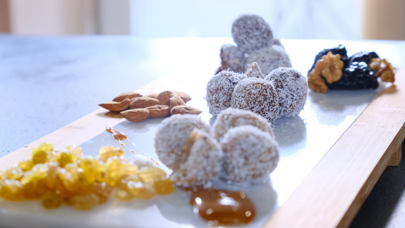 Energy balls noisettes raisins coco