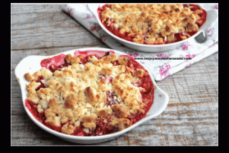 Crumble à la rhubarbe & fraises