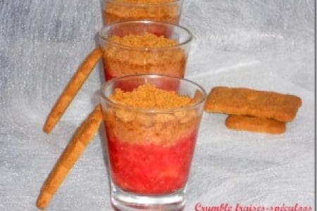 Crumble fraises-spéculoos en verrines