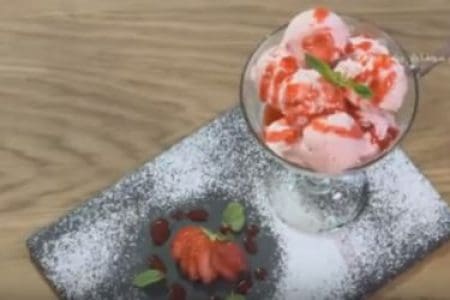 Glace à la fraise sans sorbetière