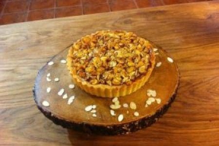 Tarte aux pommes aux amandes caramélisées,